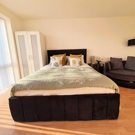 برمنغهام Contemporary Modern Studio Apartment - City Centre المظهر الخارجي الصورة