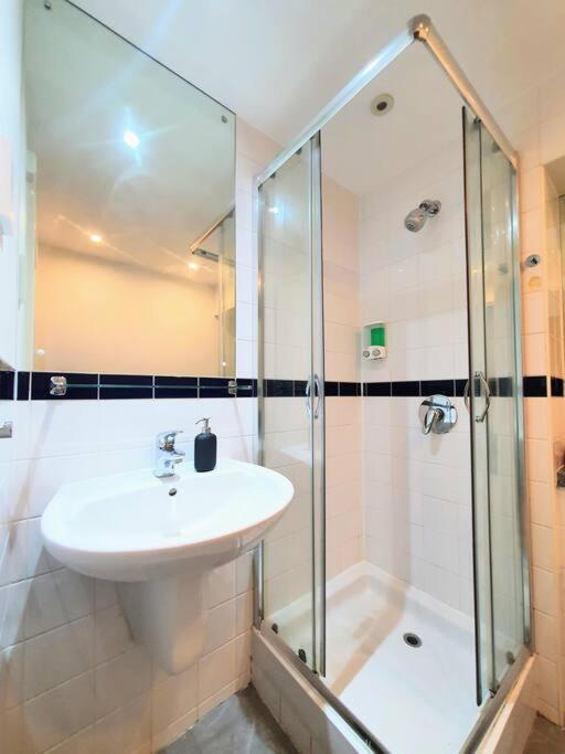 برمنغهام Contemporary Modern Studio Apartment - City Centre المظهر الخارجي الصورة